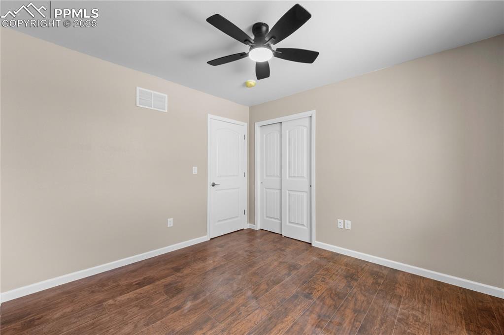 Image 11 of 27: Bedroom