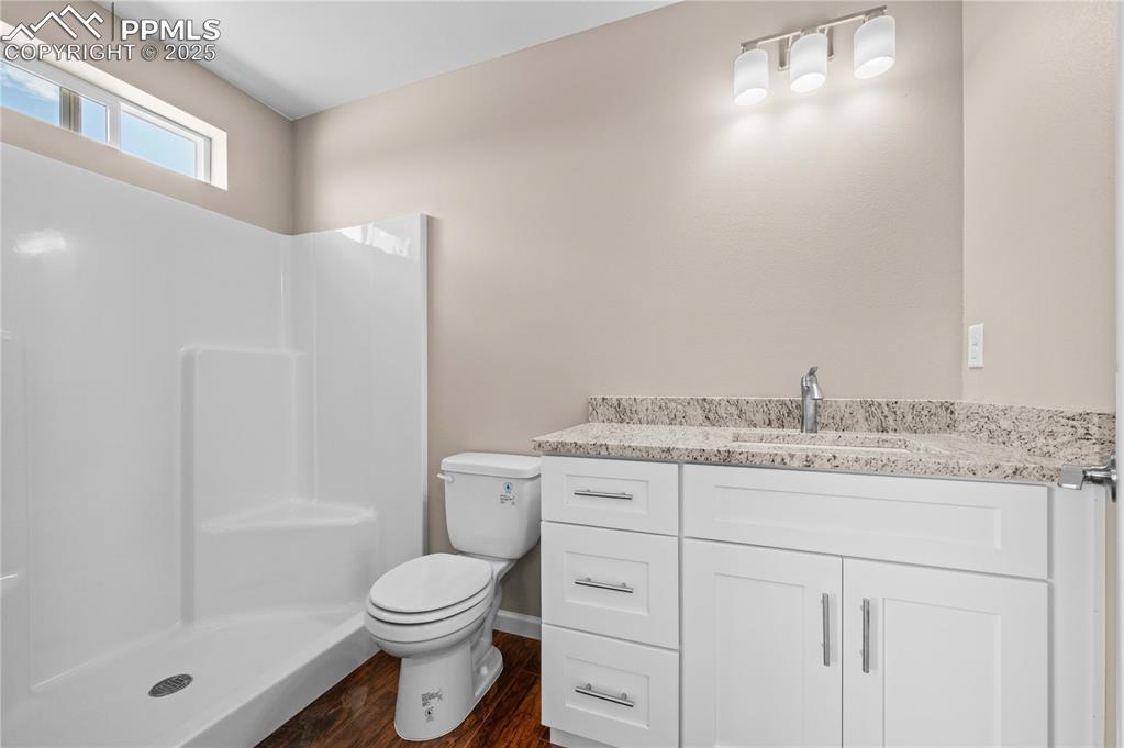 Image 17 of 27: Bathroom