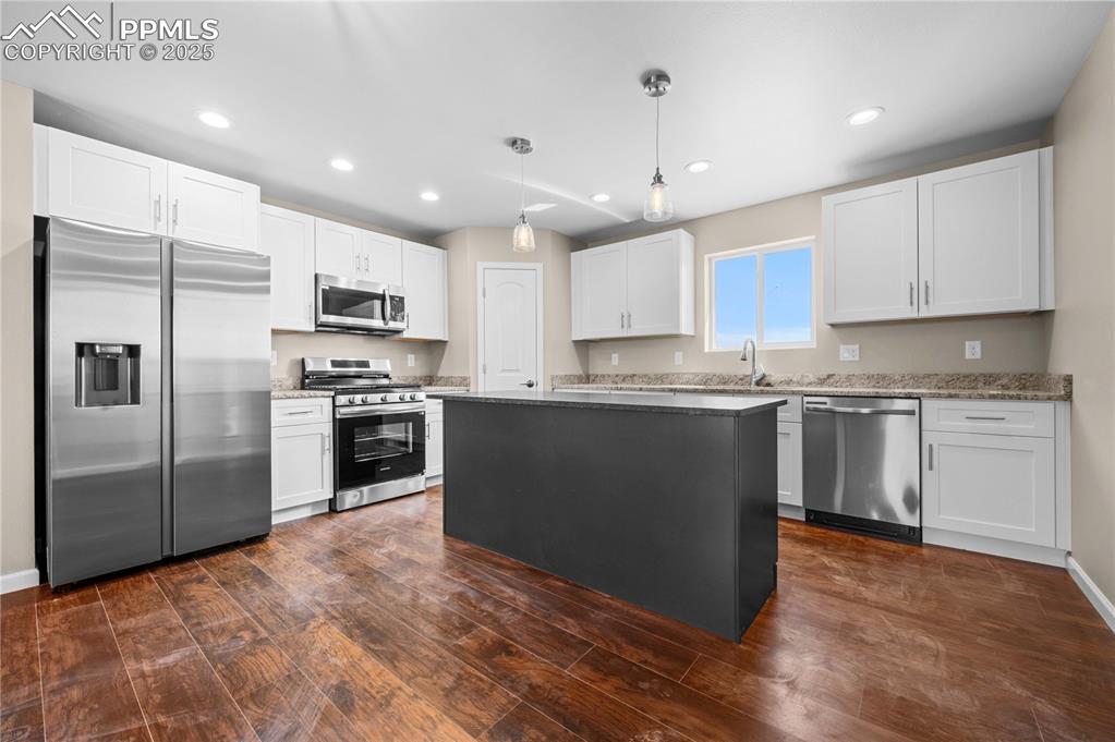 Image 3 of 27: Kitchen