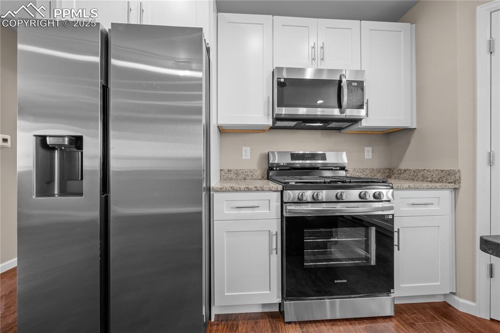 Image 4 of 27: Kitchen