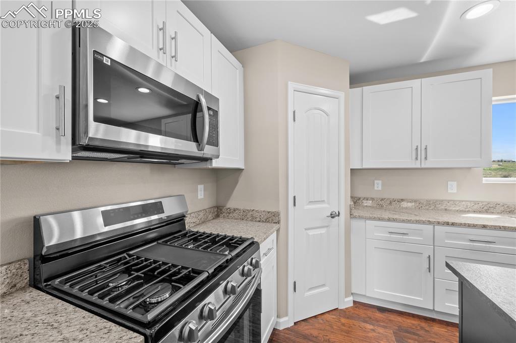 Image 6 of 27: Kitchen
