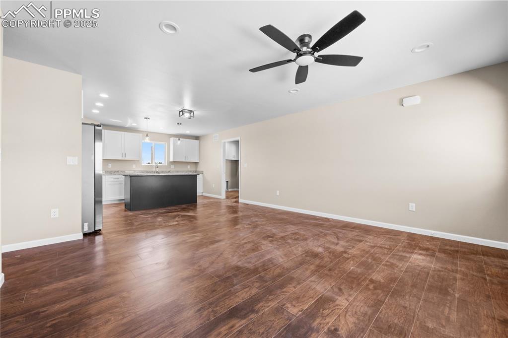 Image 8 of 27: Living Room