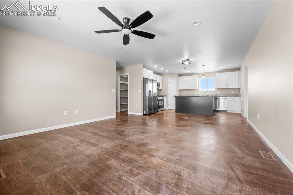 Image 9 of 27: Living Room