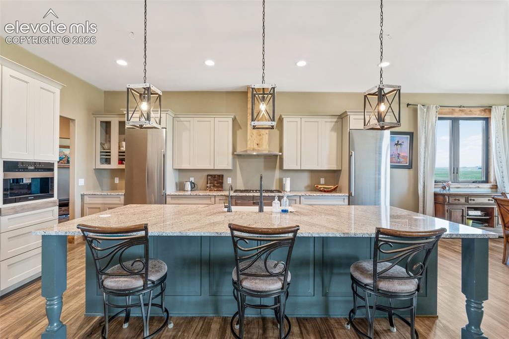 Image 10 of 50: Kitchen