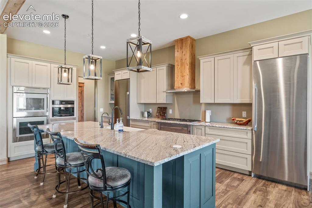Image 11 of 50: Kitchen