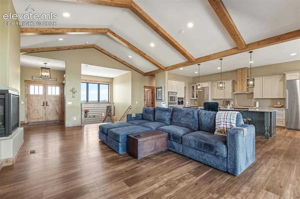 Image 8 of 50: Living Room