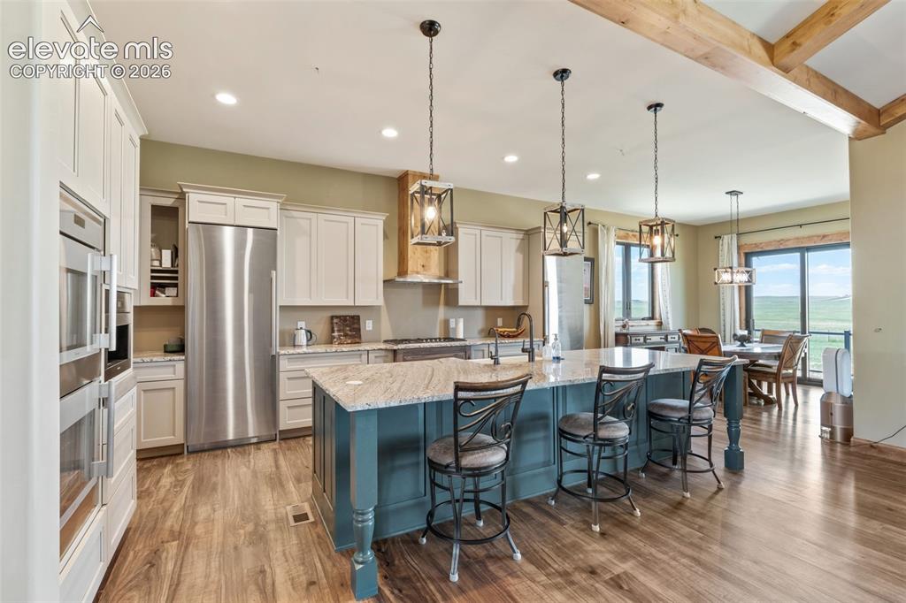 Image 9 of 50: Kitchen
