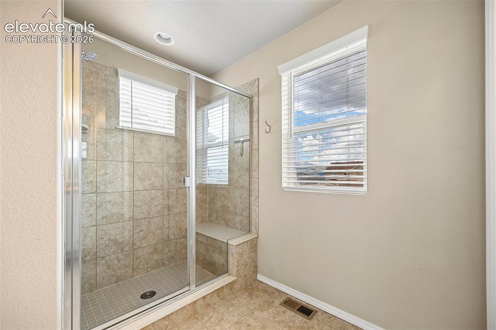 Image 13 of 49: Bathroom