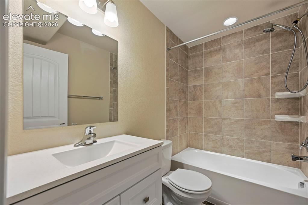 Image 20 of 49: Bathroom