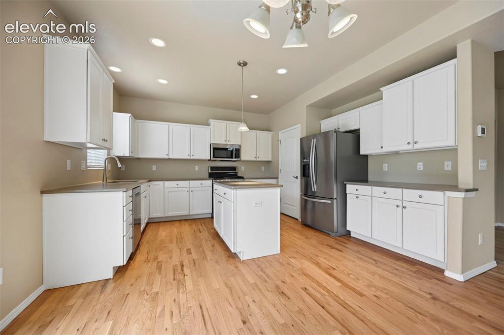 Image 5 of 49: Kitchen