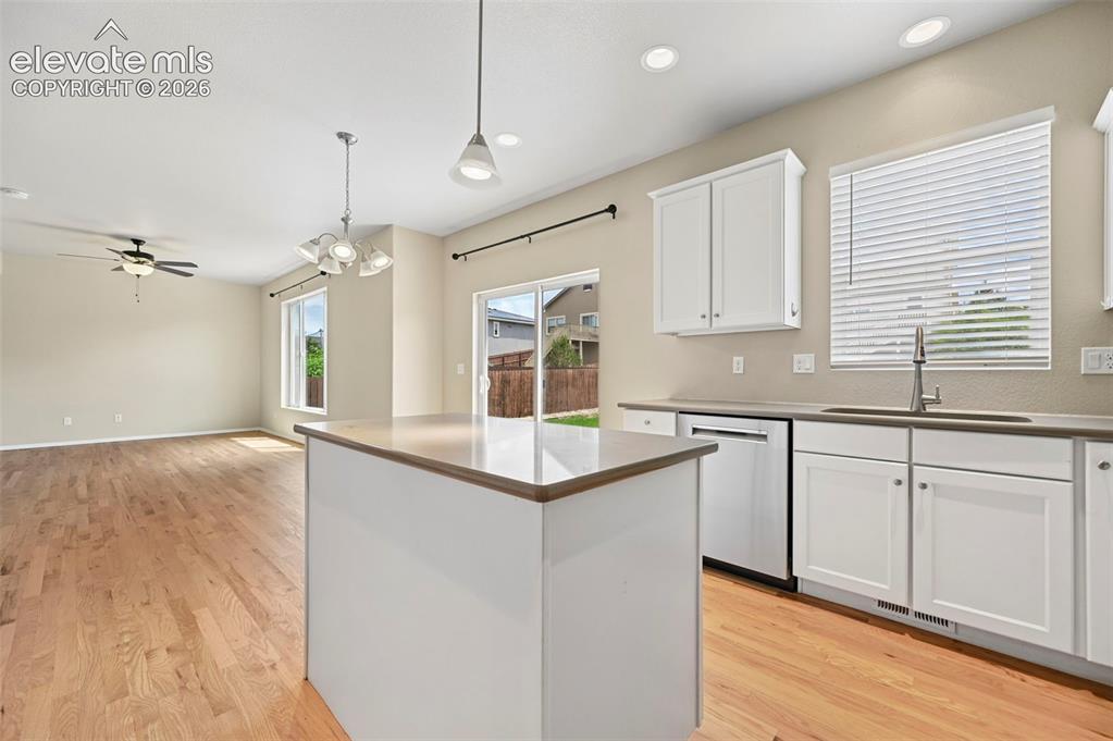 Image 7 of 49: Kitchen