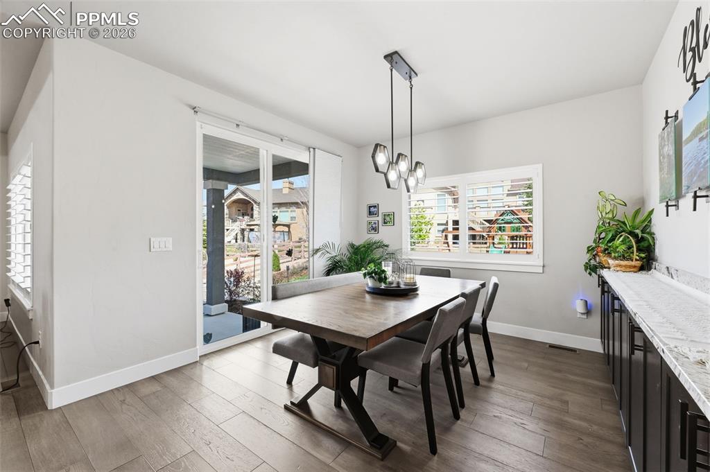 Image 14 of 36: Dining Area