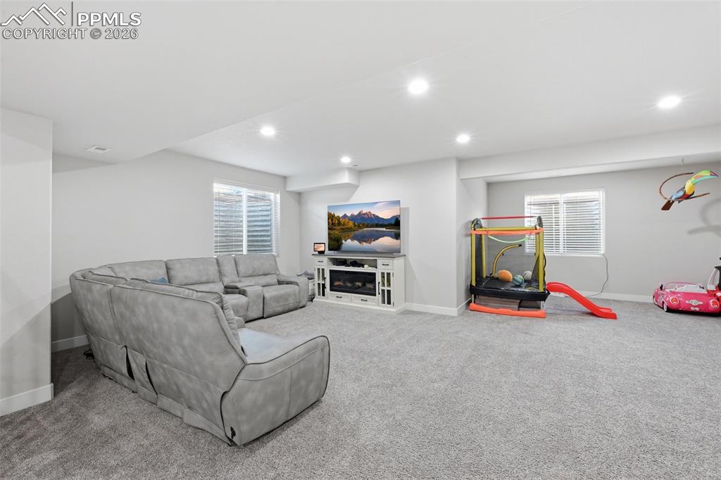 Image 23 of 36: Family Room