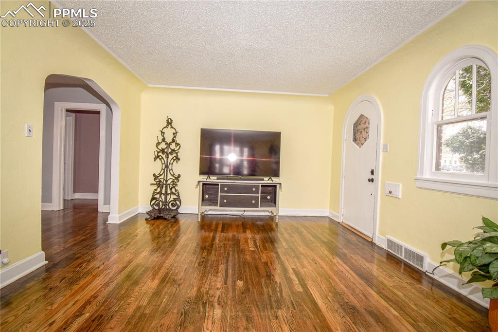 Image 11 of 49: Living Room