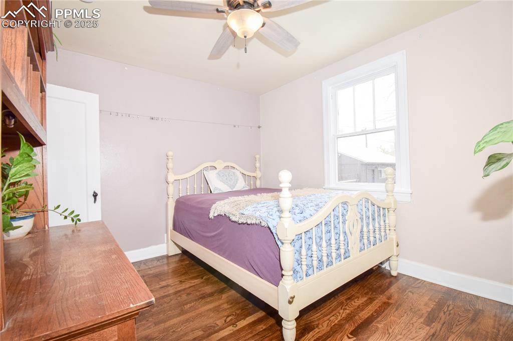 Image 21 of 49: Bedroom