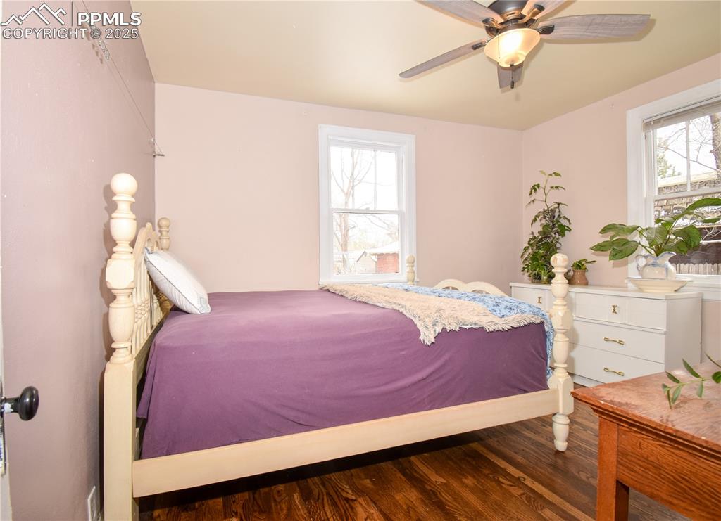 Image 22 of 49: Bedroom