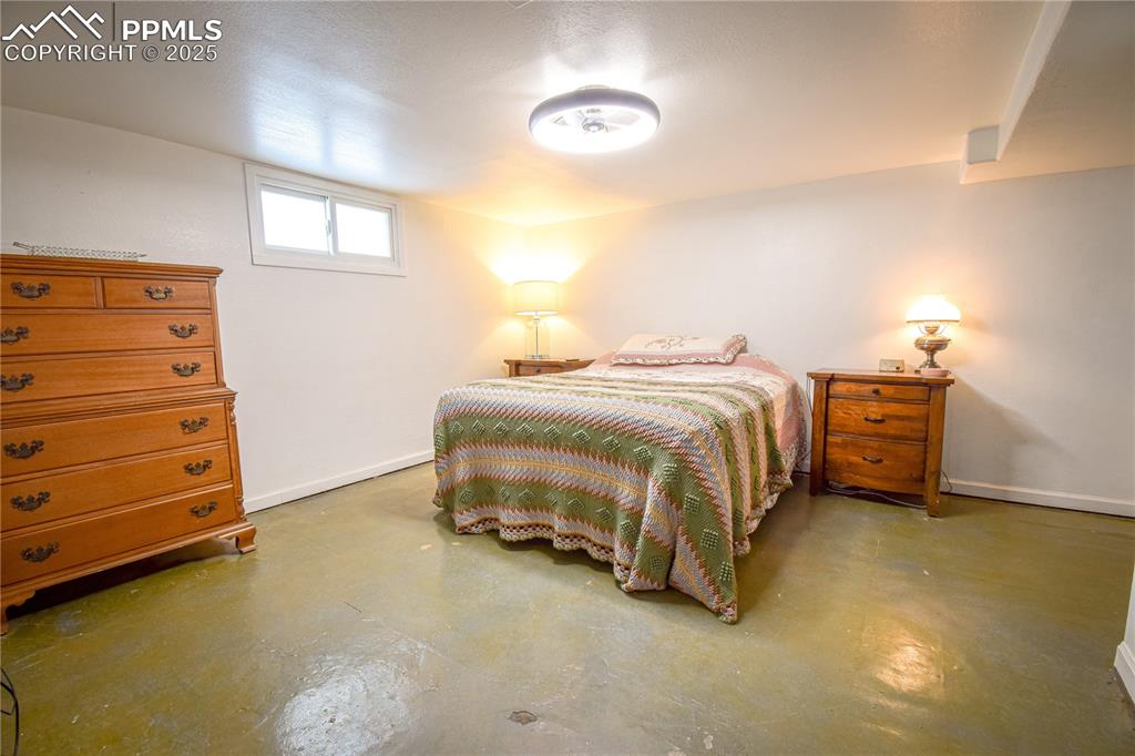 Image 33 of 49: Bedroom