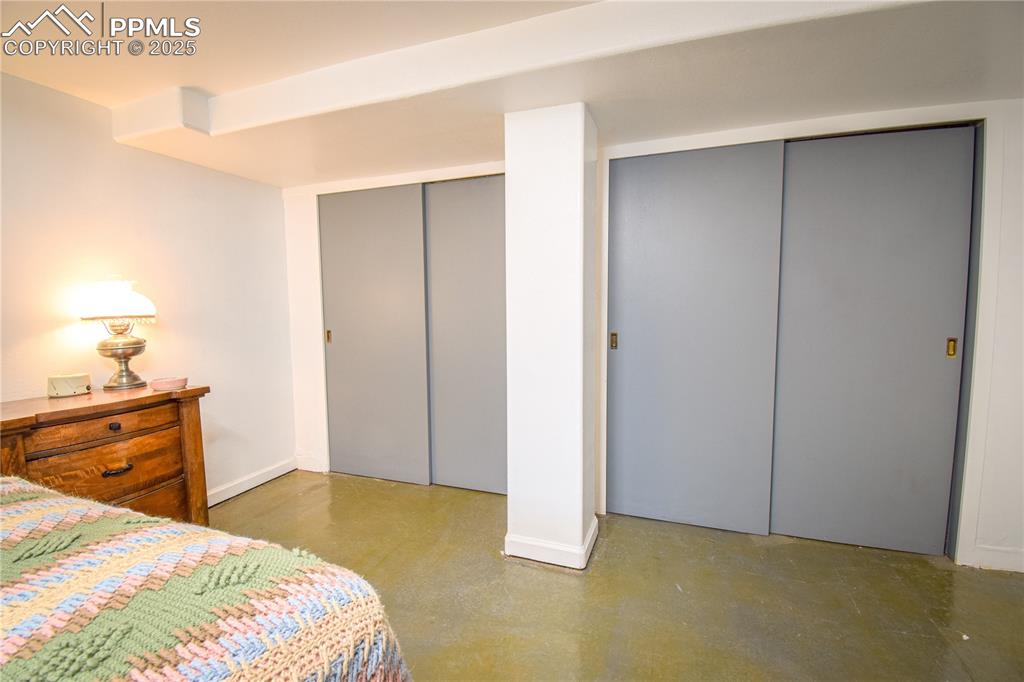 Image 34 of 49: Bedroom