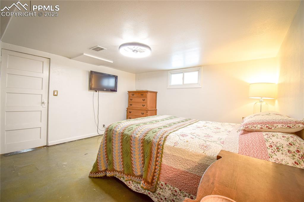 Image 36 of 49: Bedroom