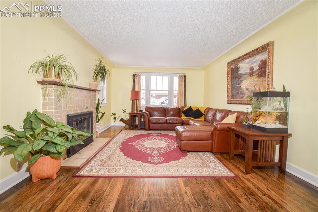 Image 8 of 49: Living Room