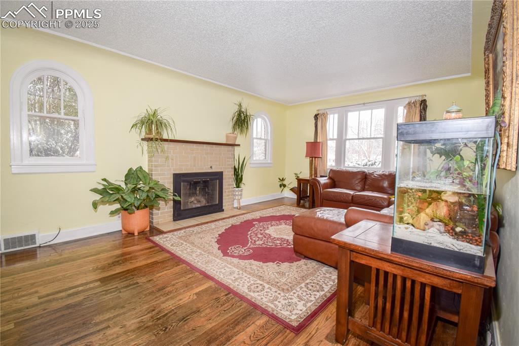 Image 9 of 49: Living Room