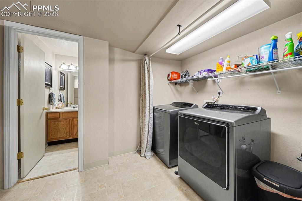 Image 18 of 23: Laundry