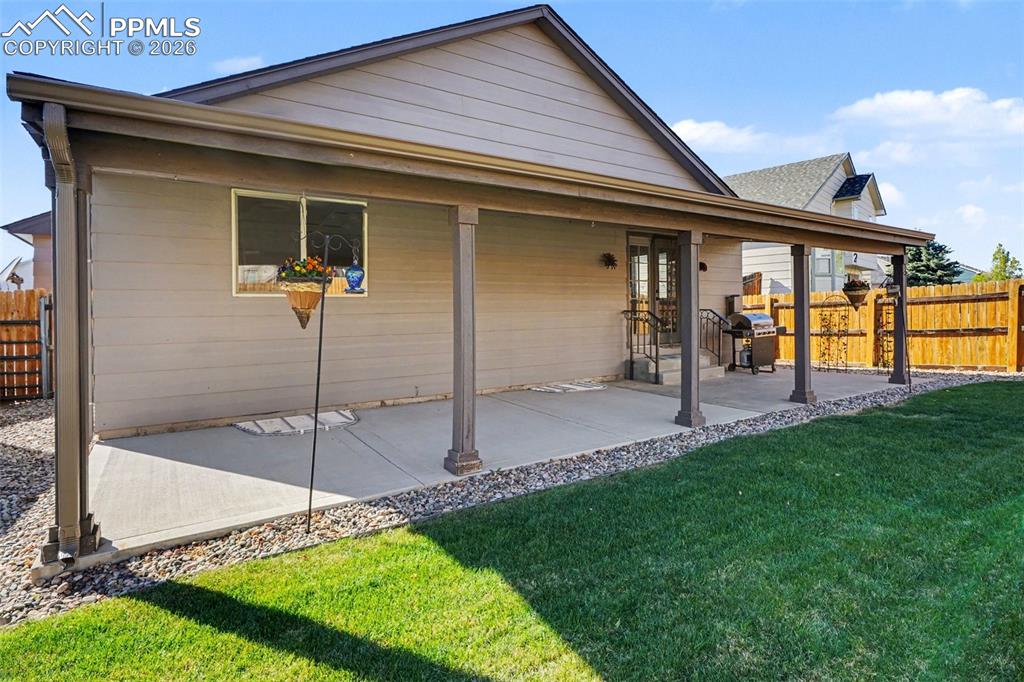 Image 20 of 23: Back of Structure