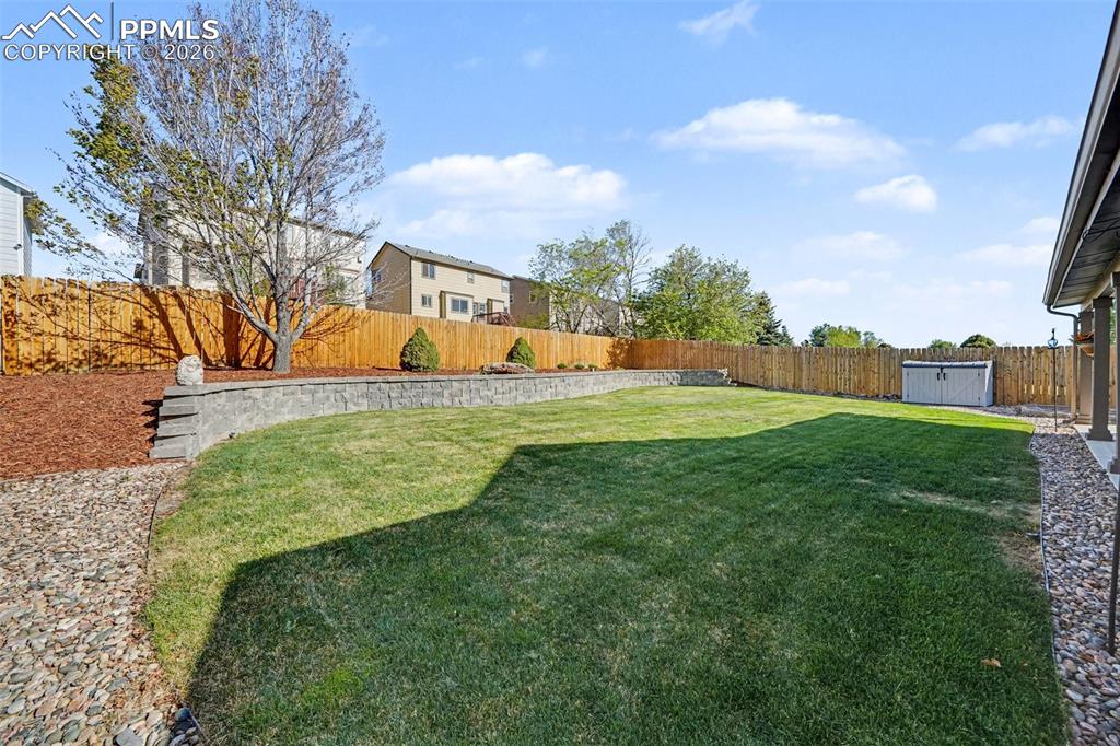 Image 21 of 23: Yard