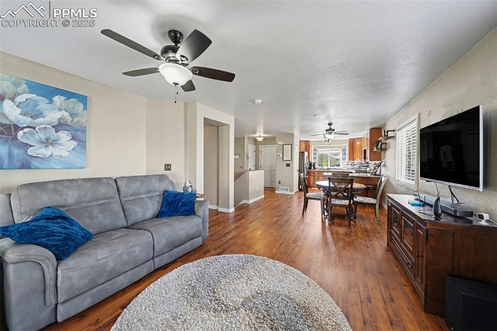 Image 4 of 23: Living Room