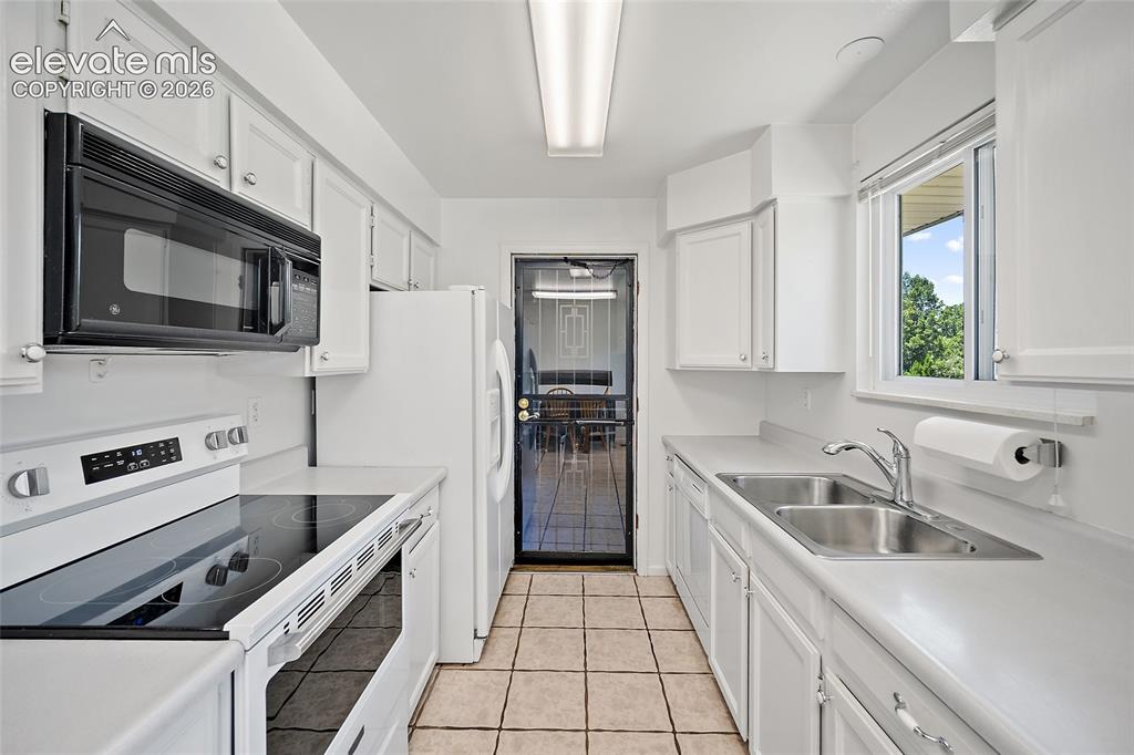 Image 12 of 48: Kitchen
