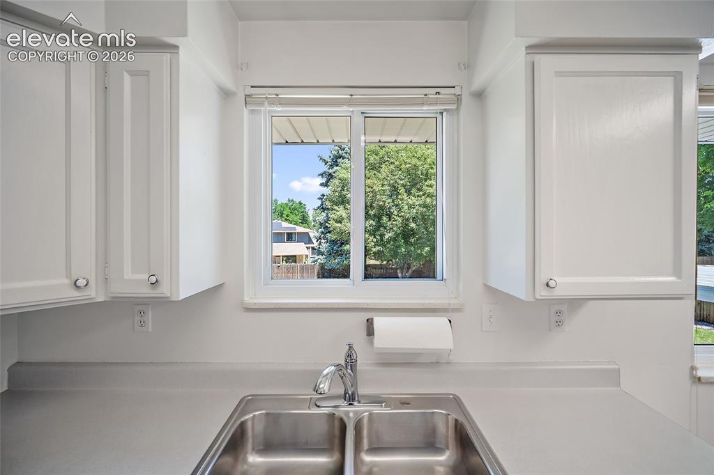 Image 13 of 48: Kitchen