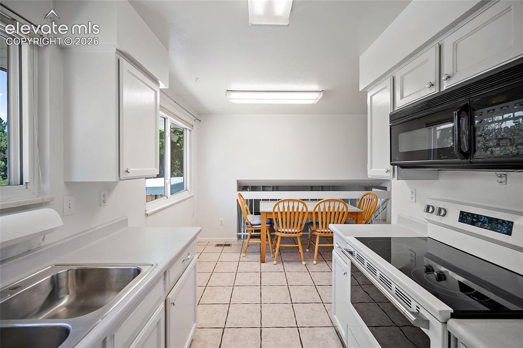 Image 14 of 48: Kitchen