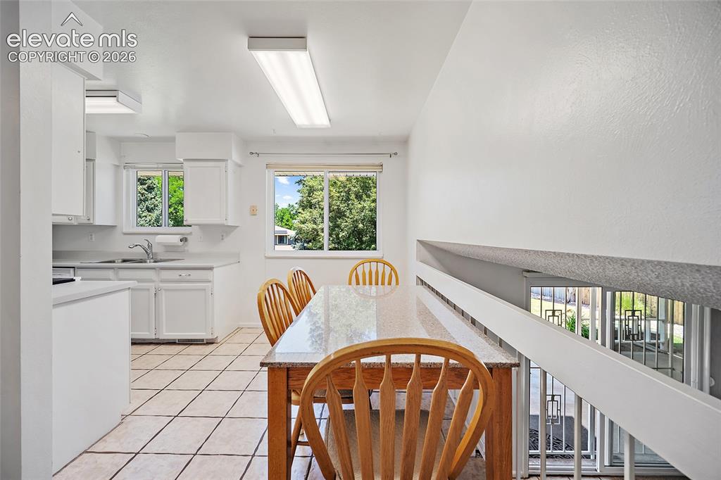 Image 16 of 48: Dining Area