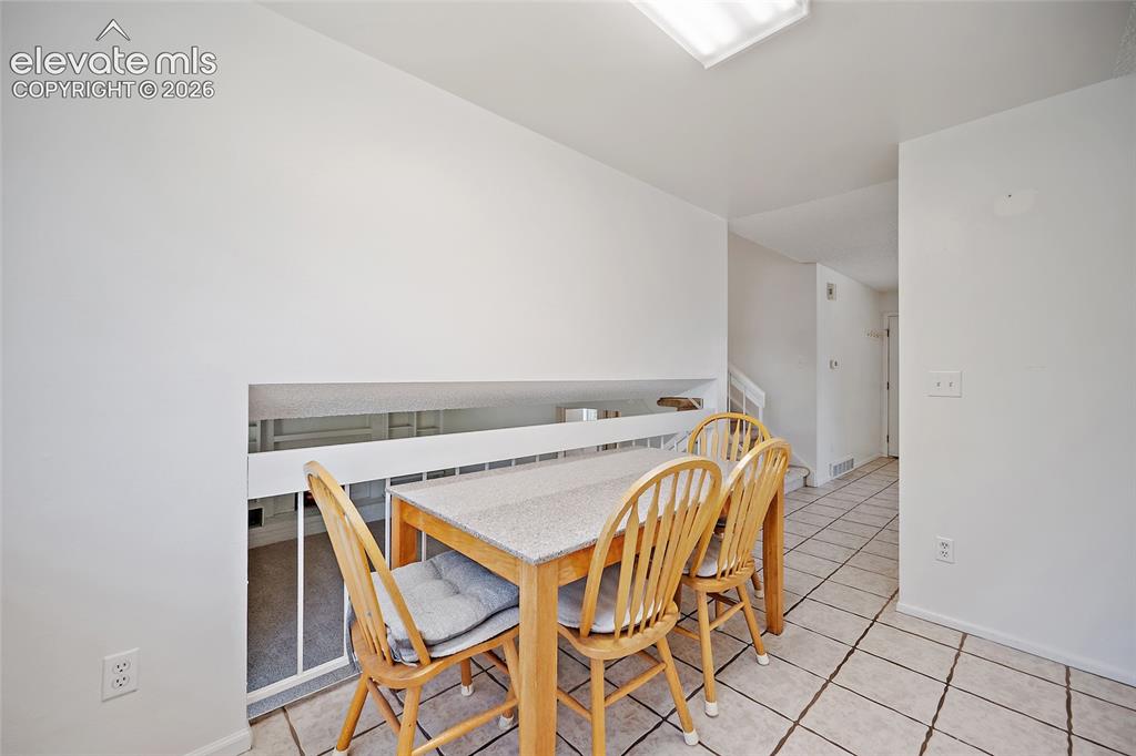 Image 17 of 48: Dining Area