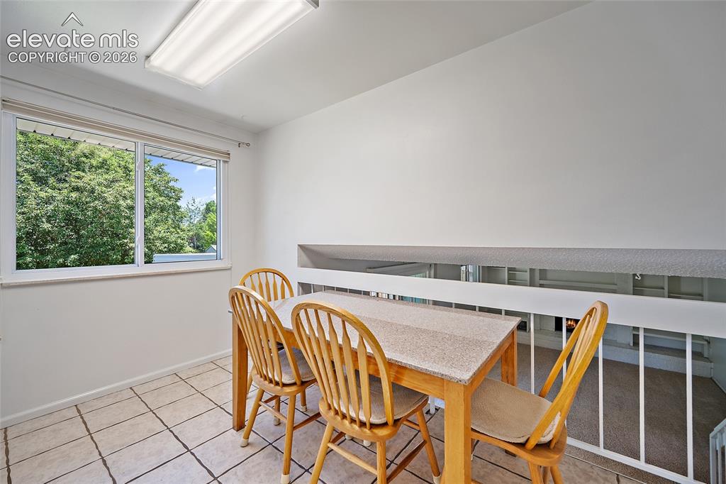 Image 18 of 48: Dining Area