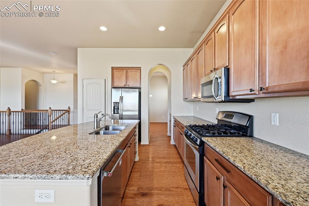 Image 10 of 42: Spacious with Island