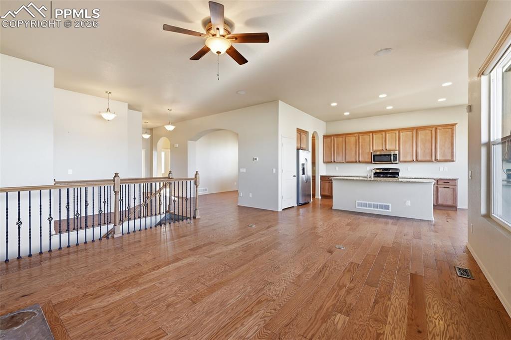 Image 19 of 42: Great Room