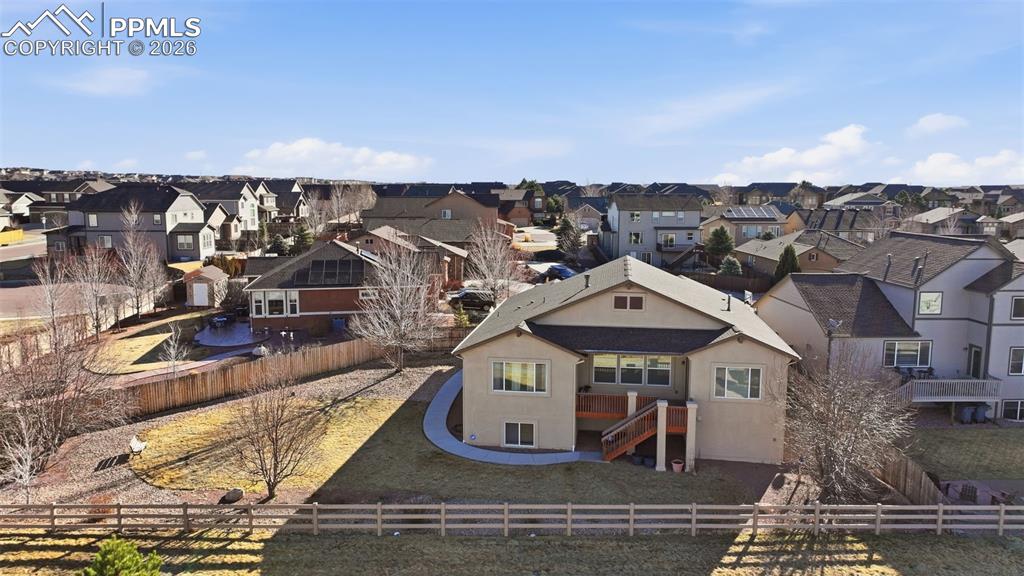 Image 41 of 42: Large yard backed to trail