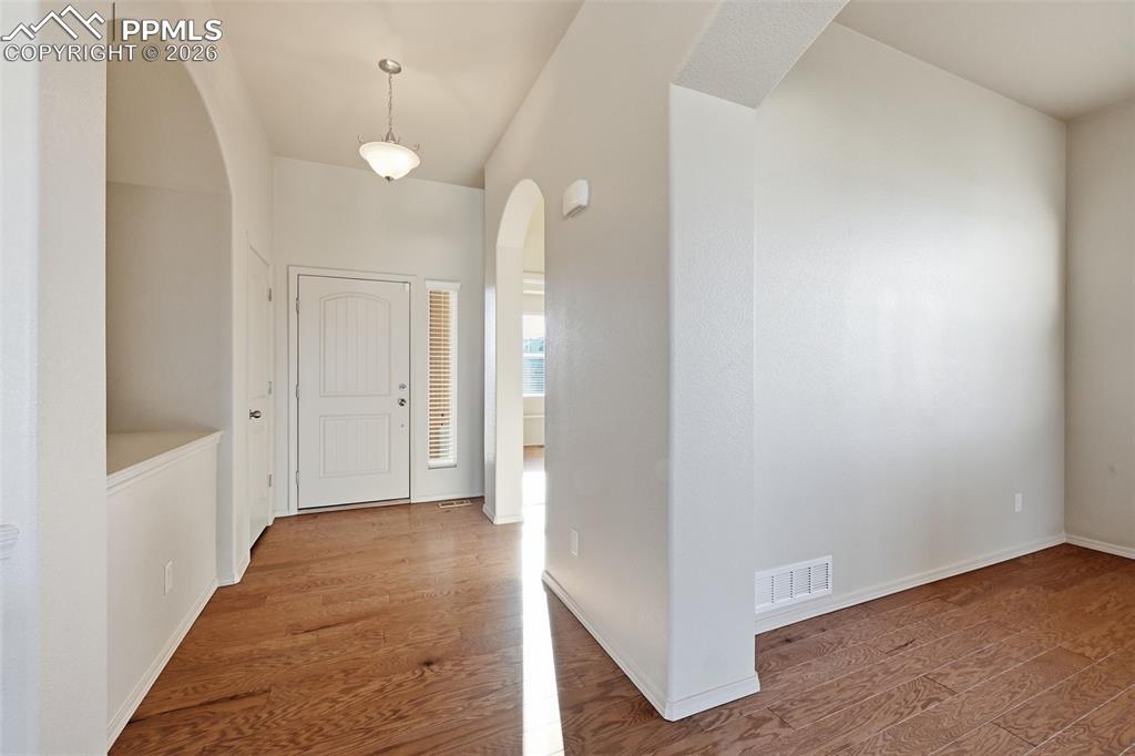 Image 6 of 42: Open hallway