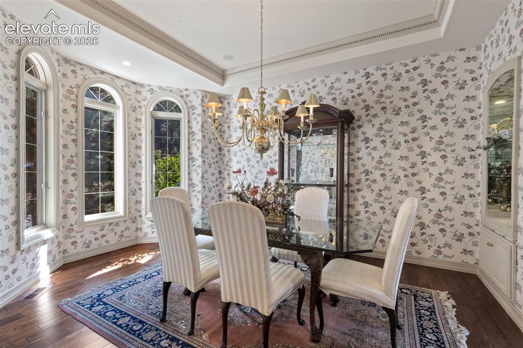 Image 11 of 48: Dining Area