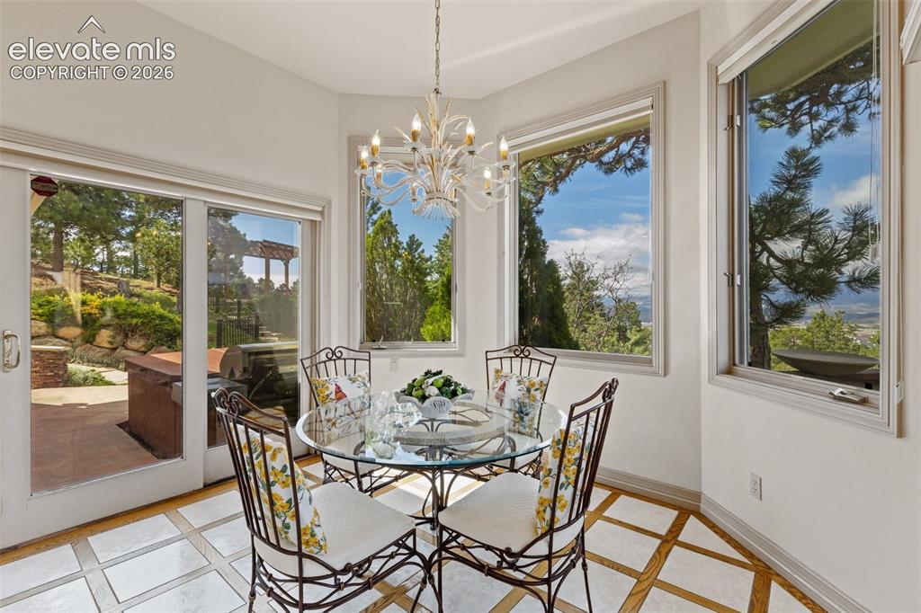 Image 16 of 48: Dining Area