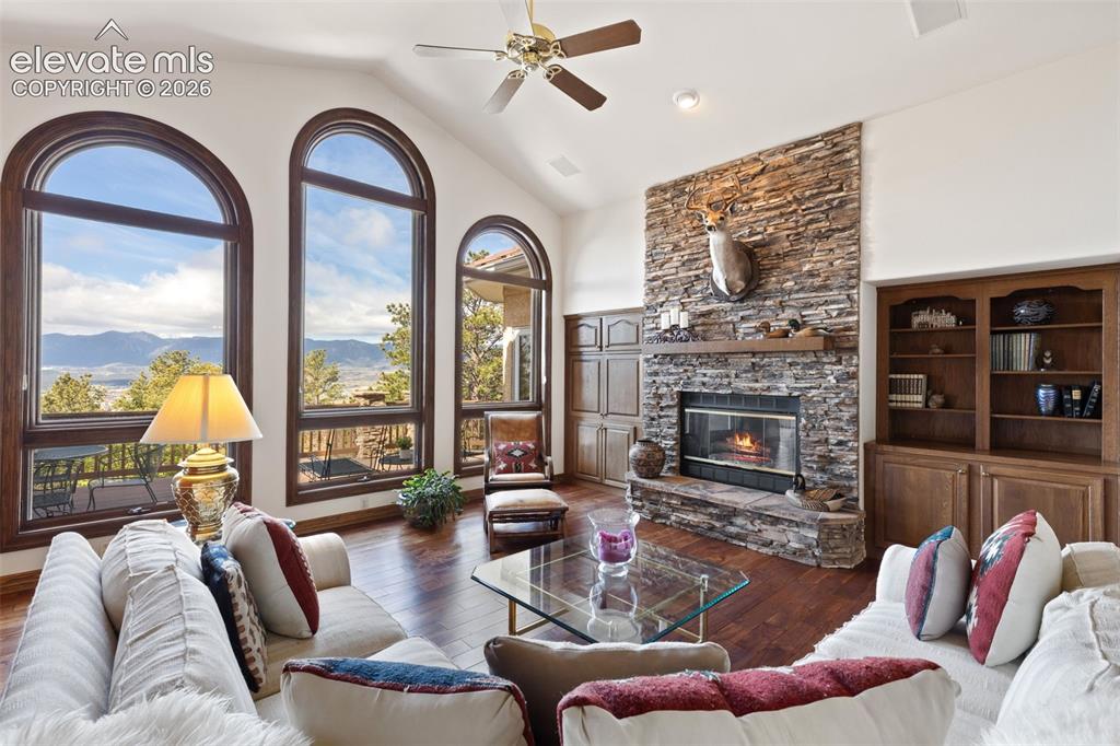 Image 5 of 48: Great Room