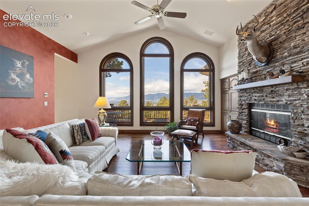 Image 8 of 48: Great Room