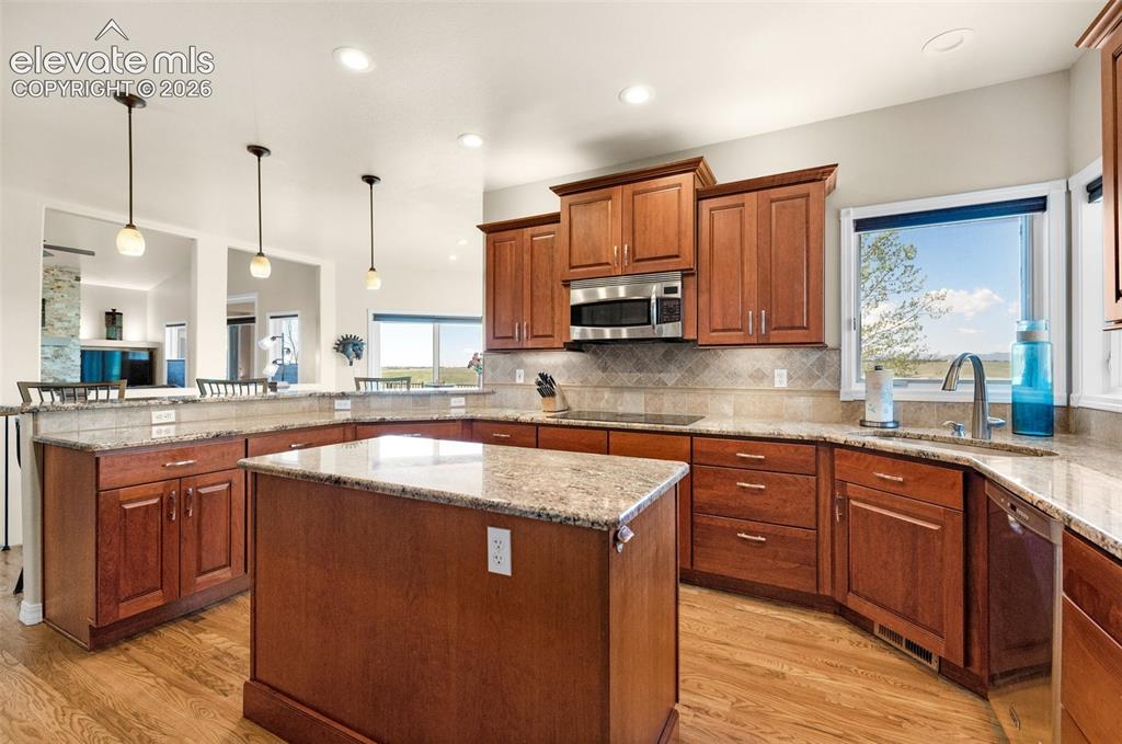 Image 10 of 49: Kitchen