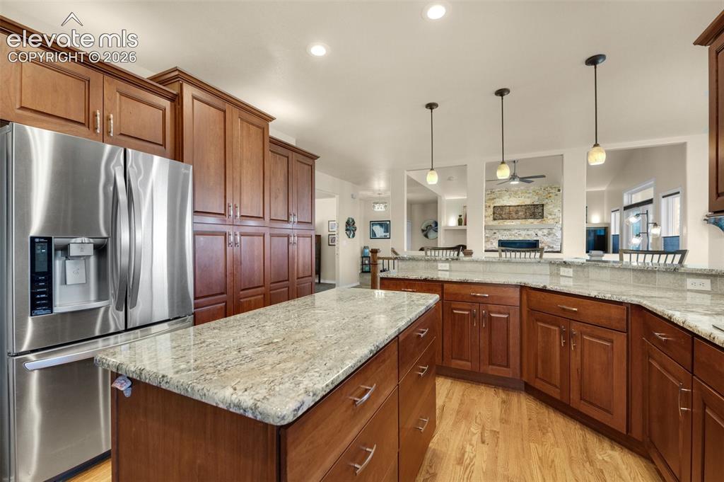 Image 12 of 49: Kitchen
