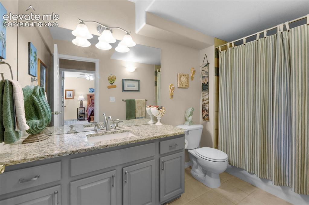 Image 33 of 49: Bathroom