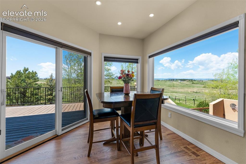 Image 9 of 49: Dining Area