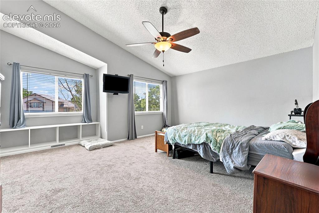 Image 11 of 27: Stainless Steel Appliances