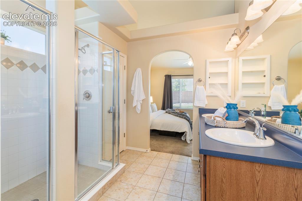 Image 18 of 44: Bathroom