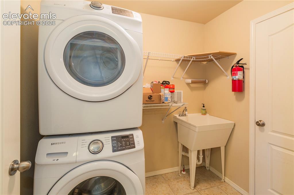 Image 33 of 44: Laundry